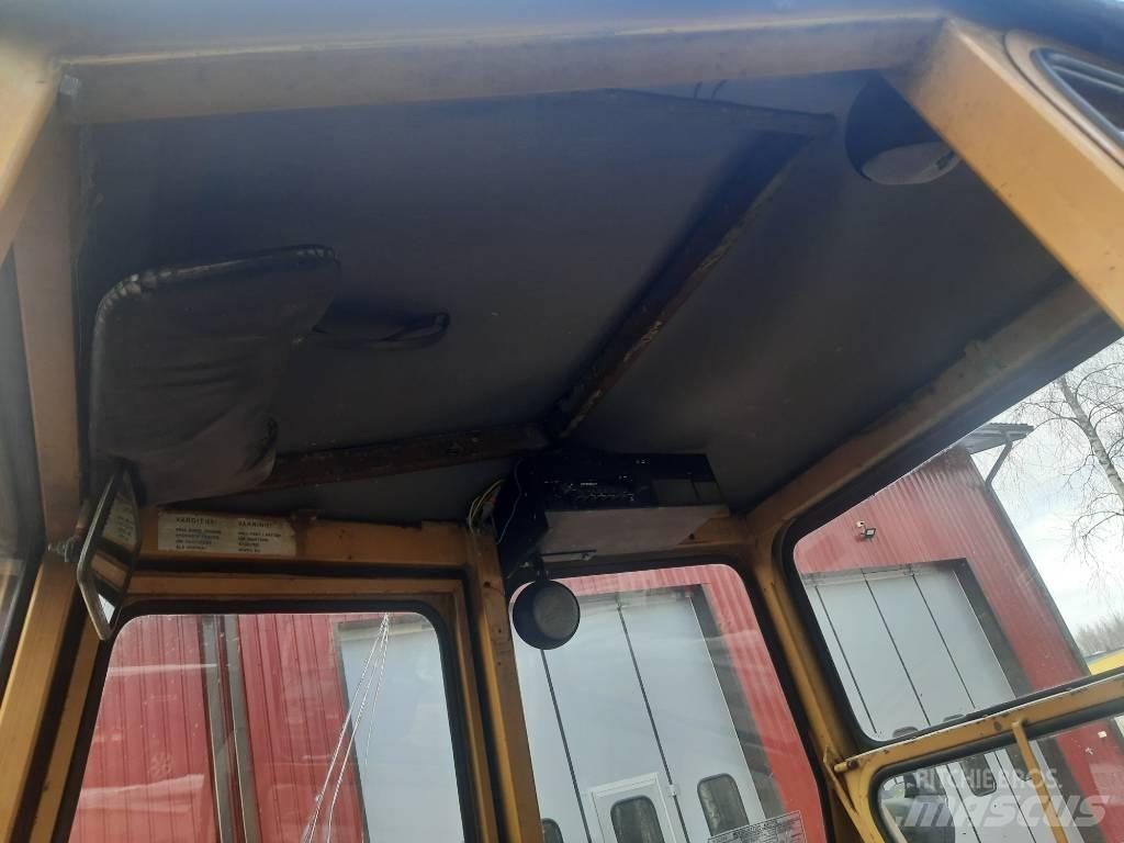 Valmet 702S 4 veto Traktory