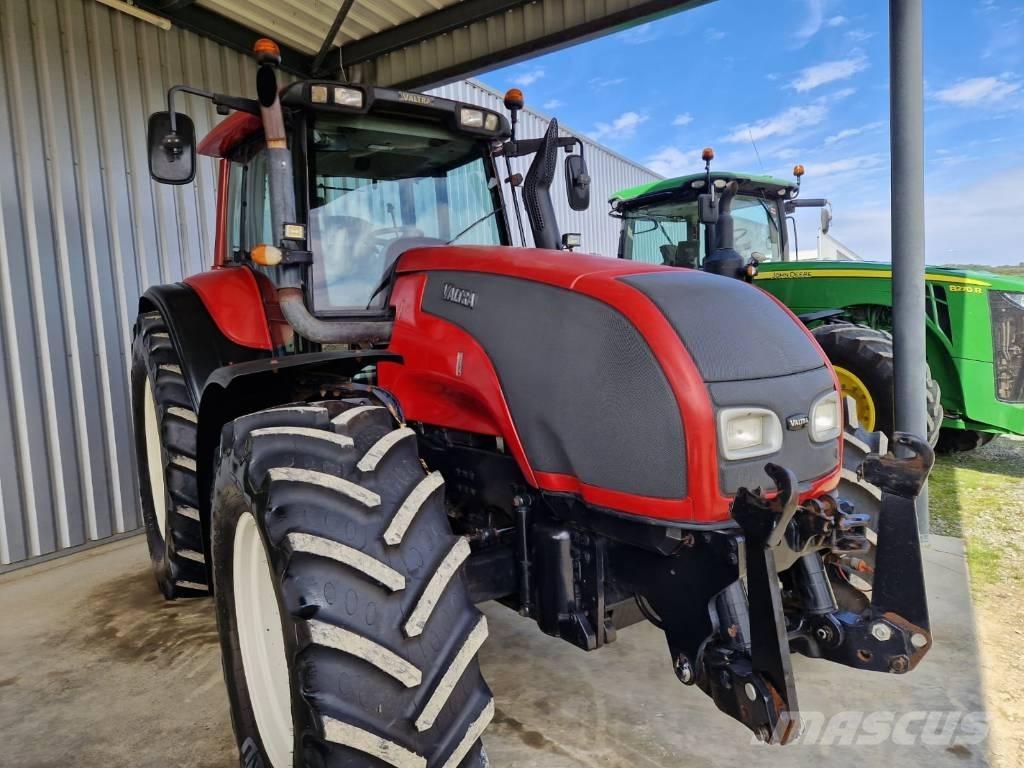 Valtra T 180 Traktory