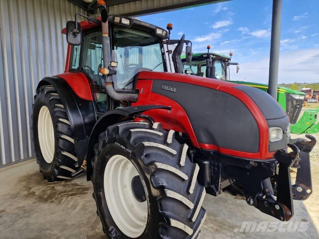 Valtra T 180 Traktory