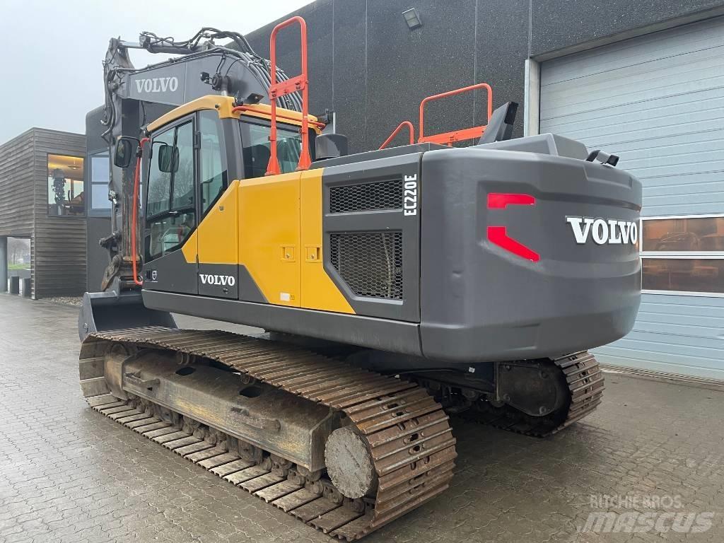 Volvo EC220E Pásové rýpadlá