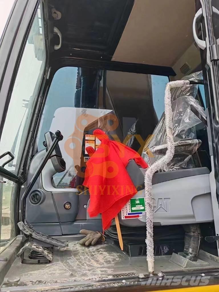 CAT 330D Pásové rýpadlá