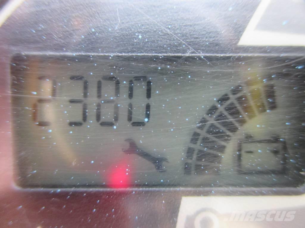 JLG Toucan 8 E Vertikálne stĺpové výťahy