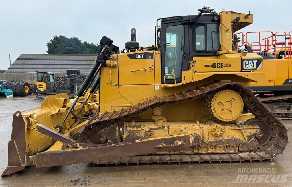 CAT D6T Pásové dozéry