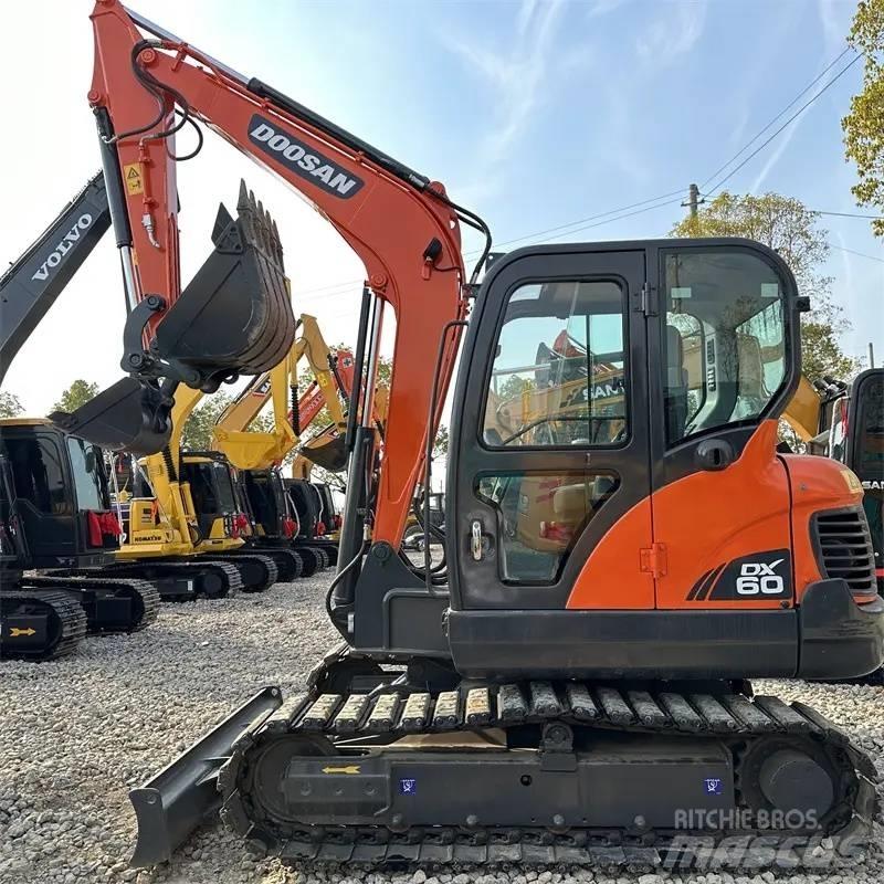Doosan DX 60 Pásové rýpadlá