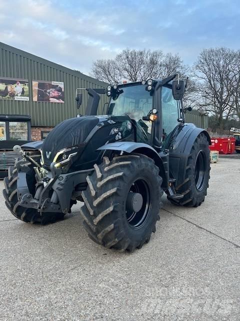 Valtra T 235 D Traktory
