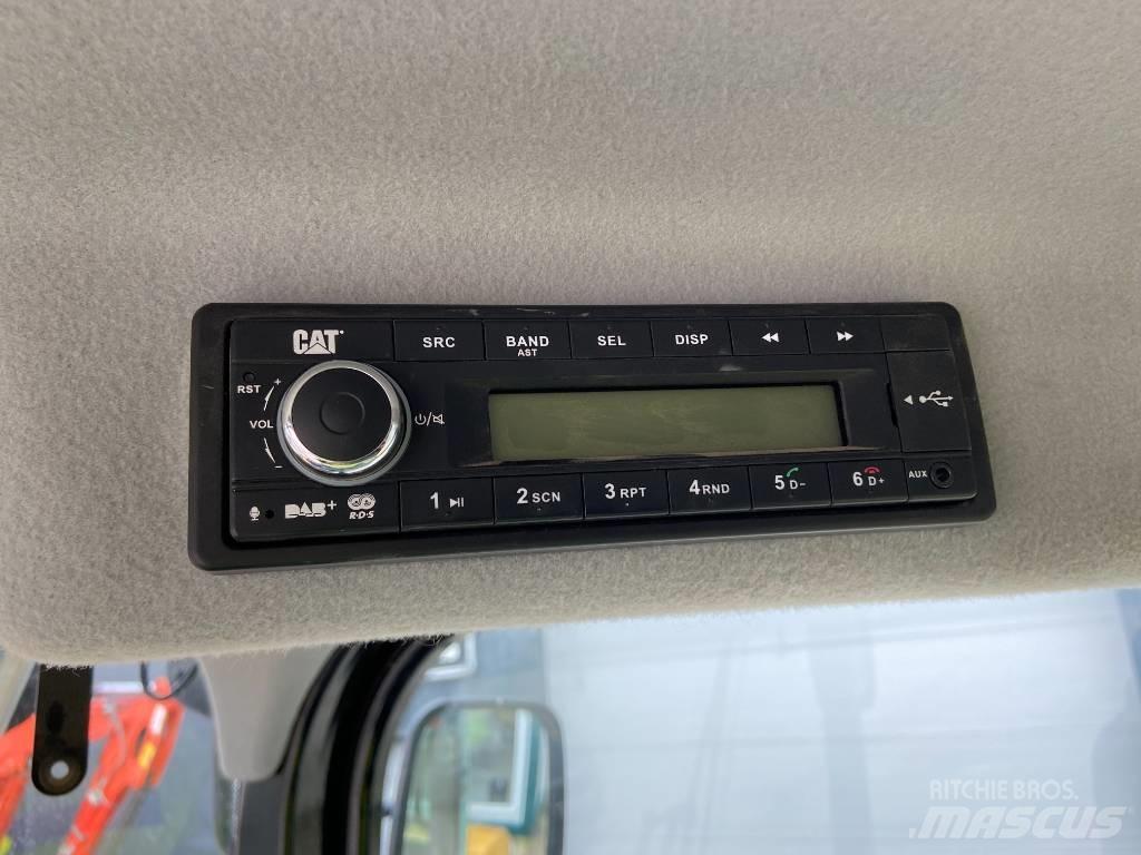 CAT 906 Kolesové nakladače