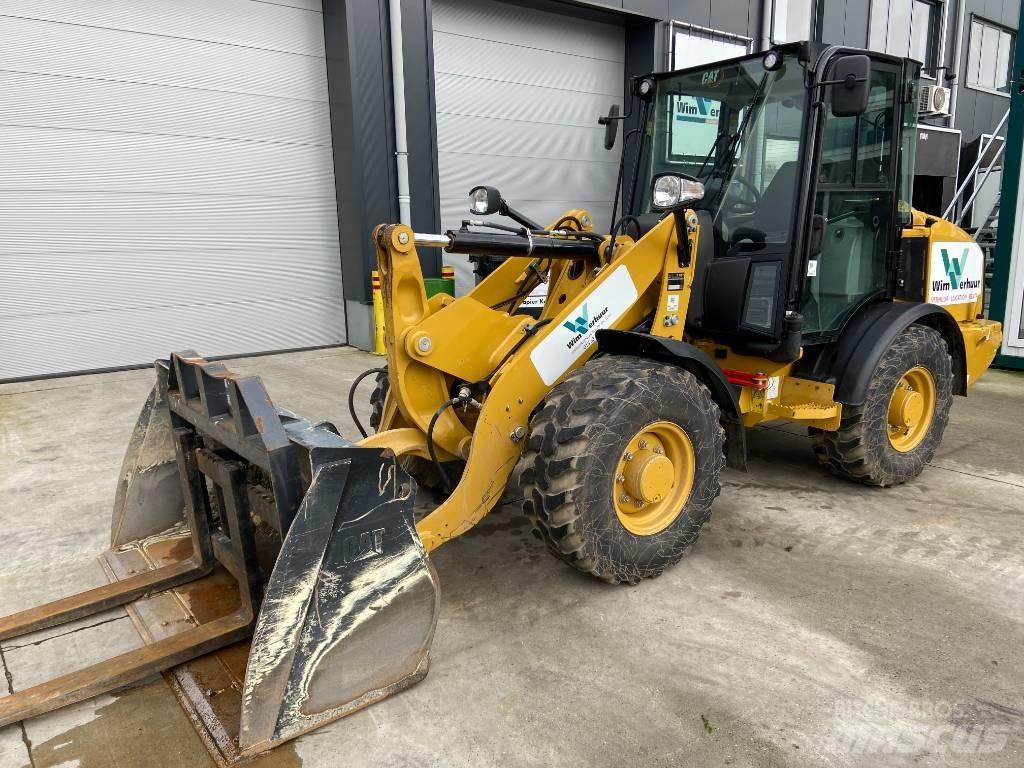 CAT 906 Kolesové nakladače
