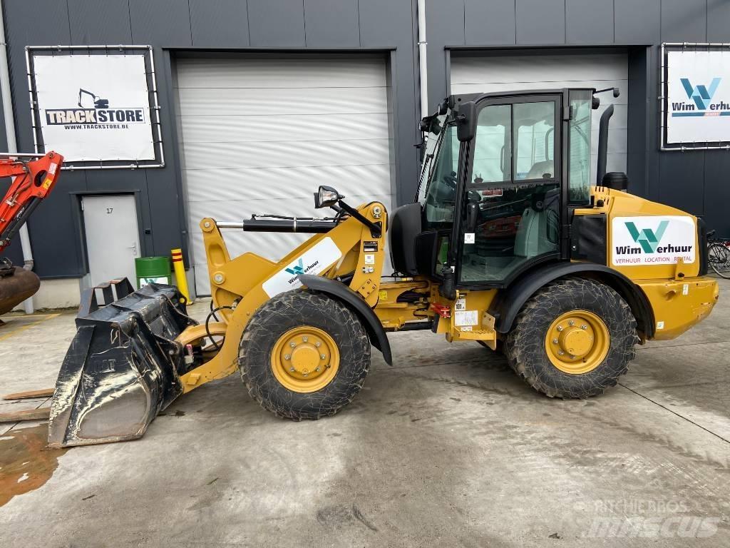 CAT 906 Kolesové nakladače