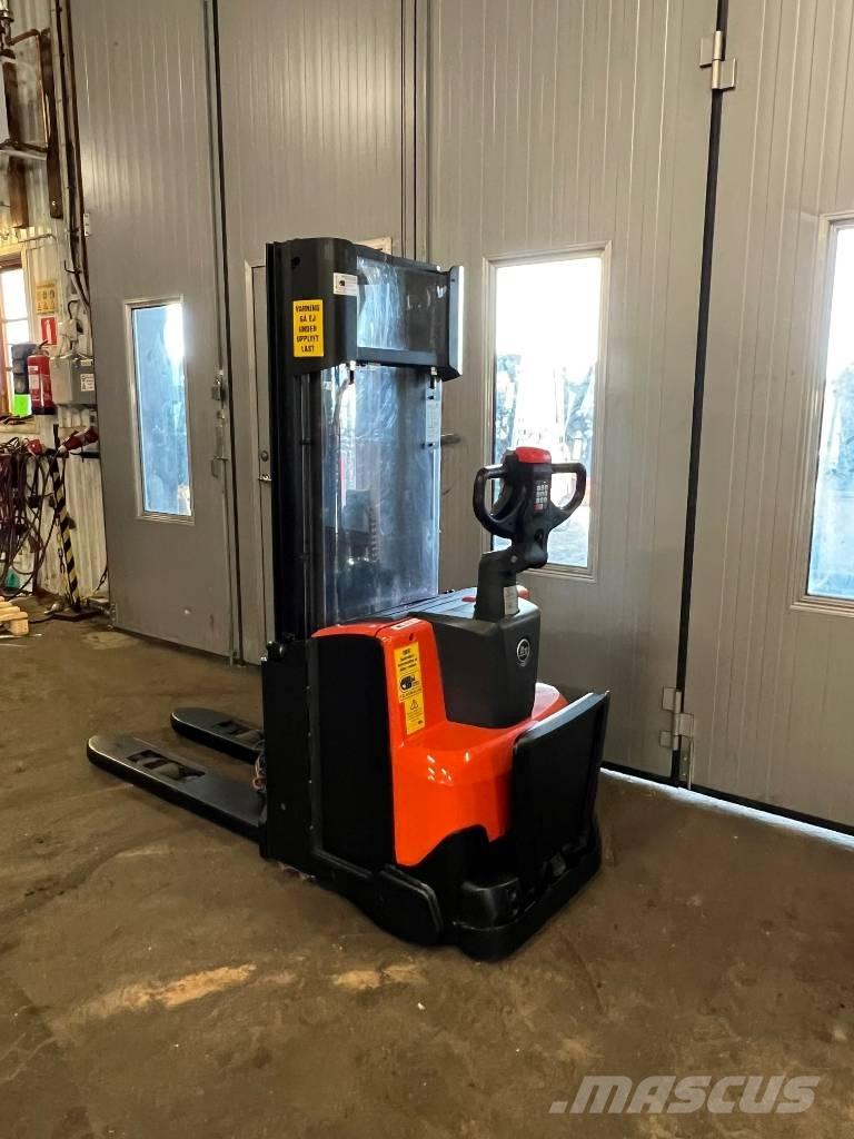 BT truck SWE 120 L Ručne vedené vysokozdvižné vozíky