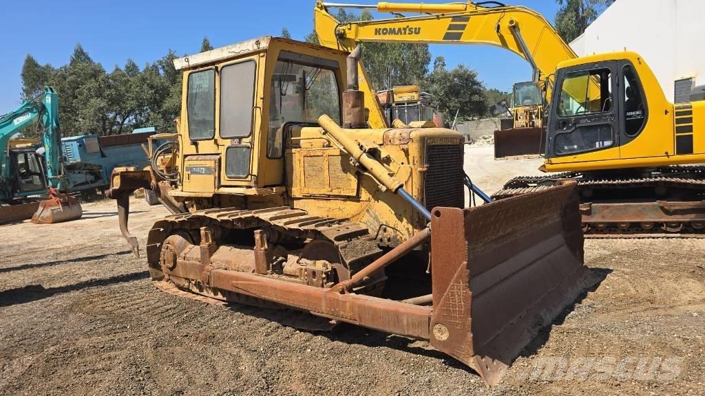 CAT D 6 D Pásové dozéry