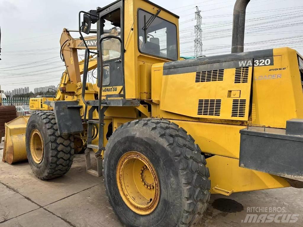 Komatsu WA 320 Kolesové nakladače