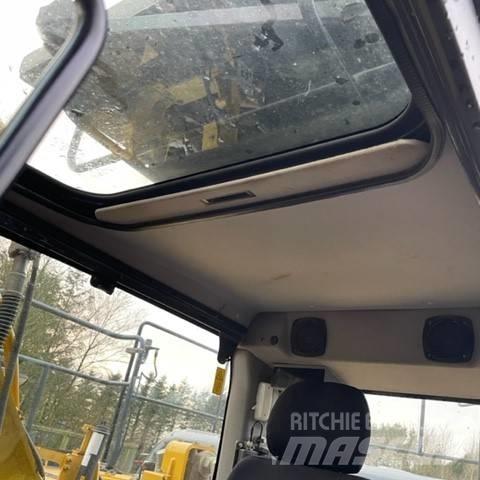 Komatsu PC210 LCI - 10 Traktory