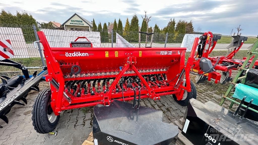 Özdöken Pertum S 300 Mechanické sejačky
