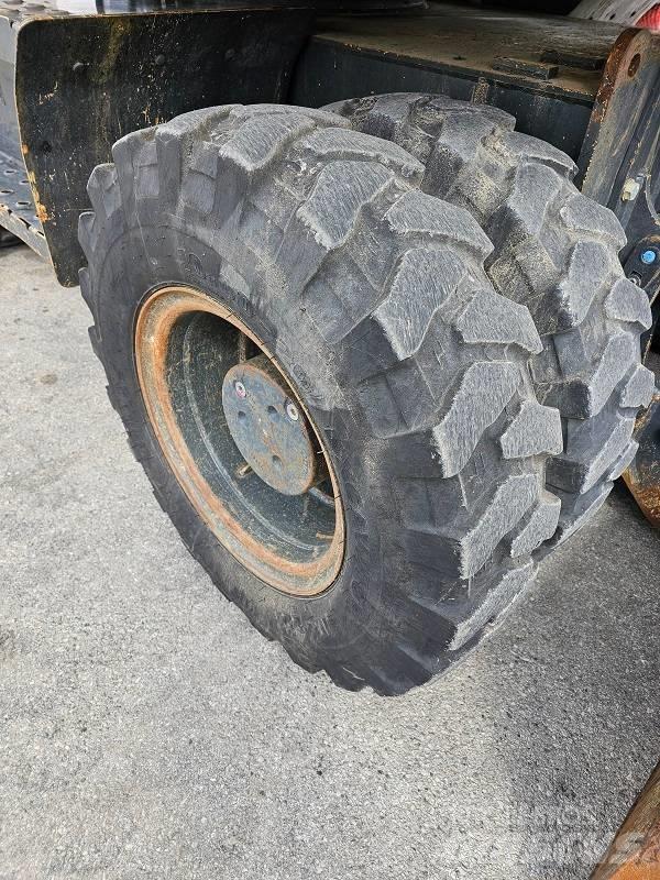 Komatsu PW 148-8 Kolesové rýpadlá