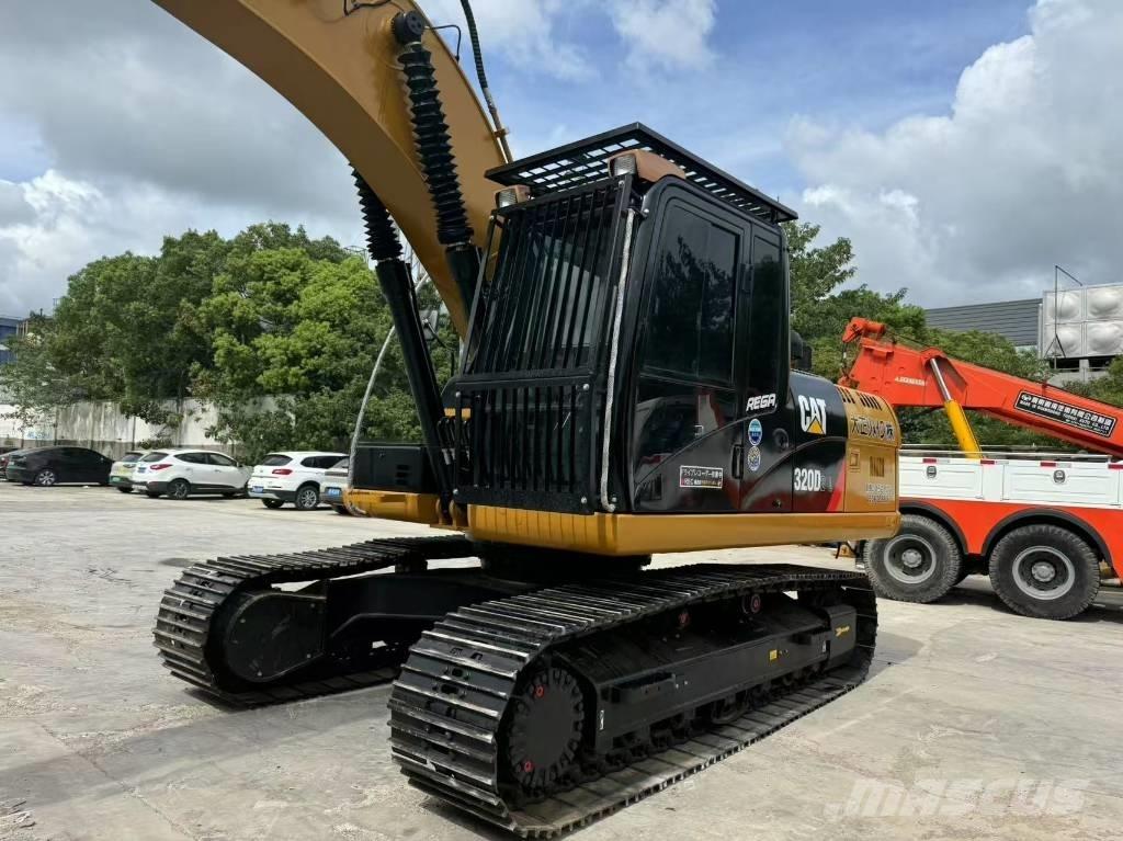 CAT 320 D2 Pásové rýpadlá