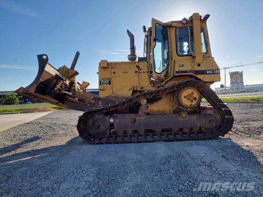 CAT D 4 H Pásové dozéry