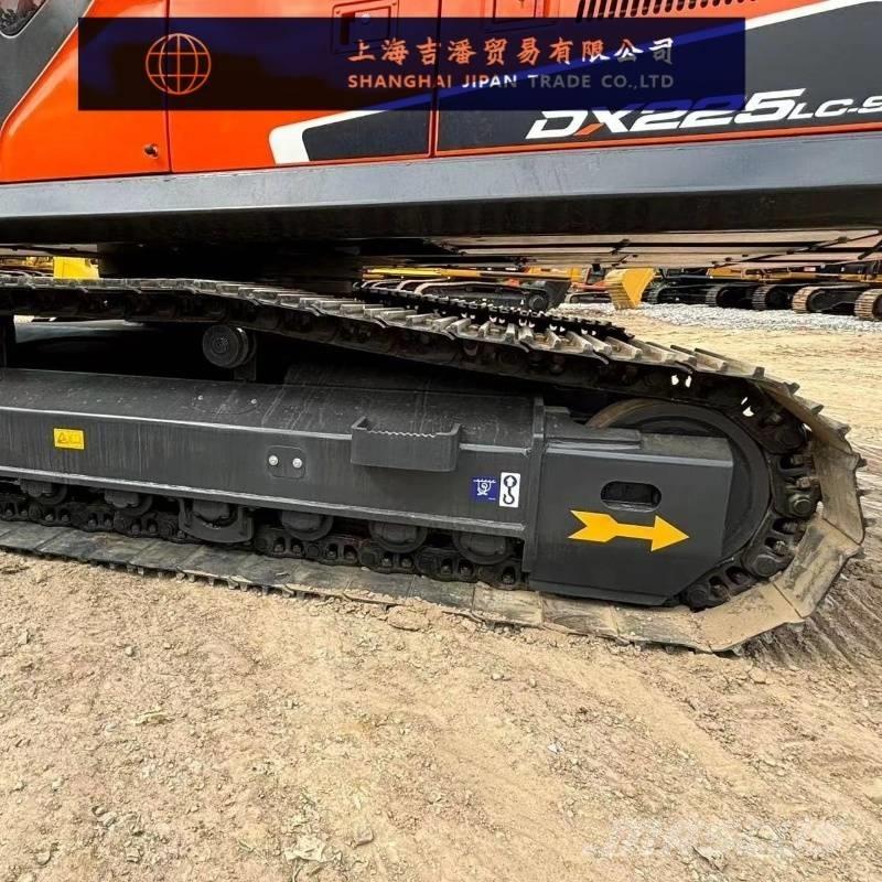 Doosan DX 225 Pásové rýpadlá