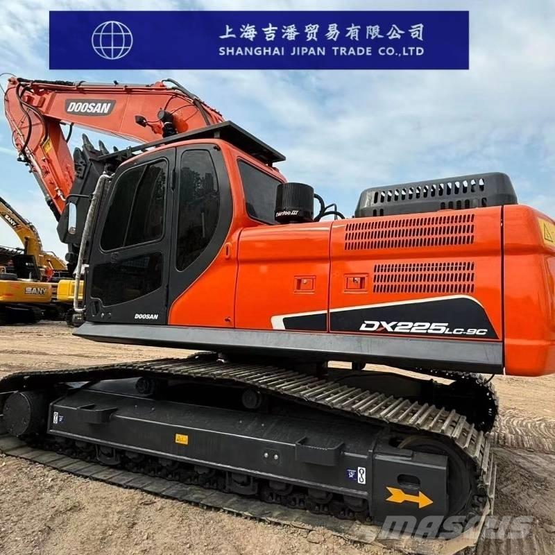 Doosan DX 225 Pásové rýpadlá
