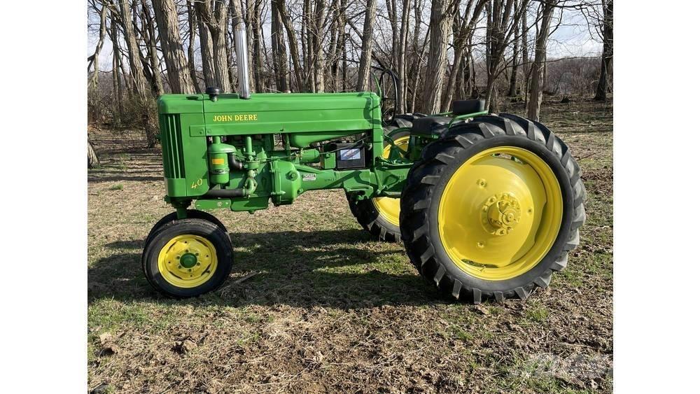 John Deere 40T Traktory