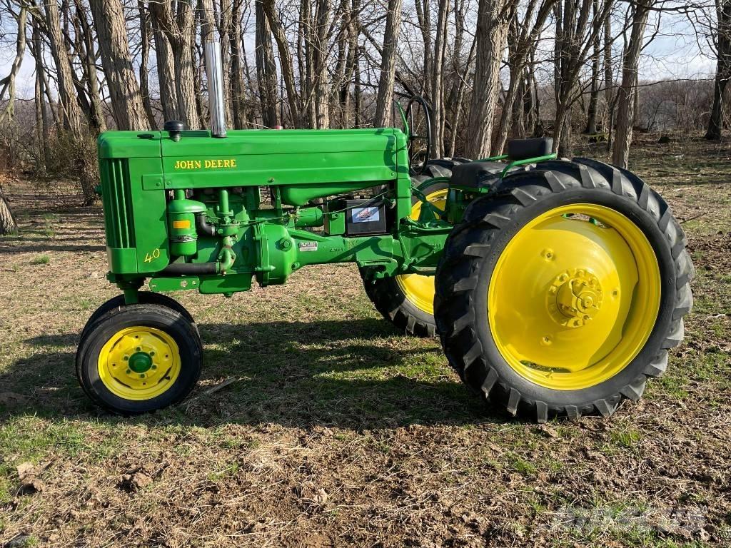 John Deere 40T Traktory