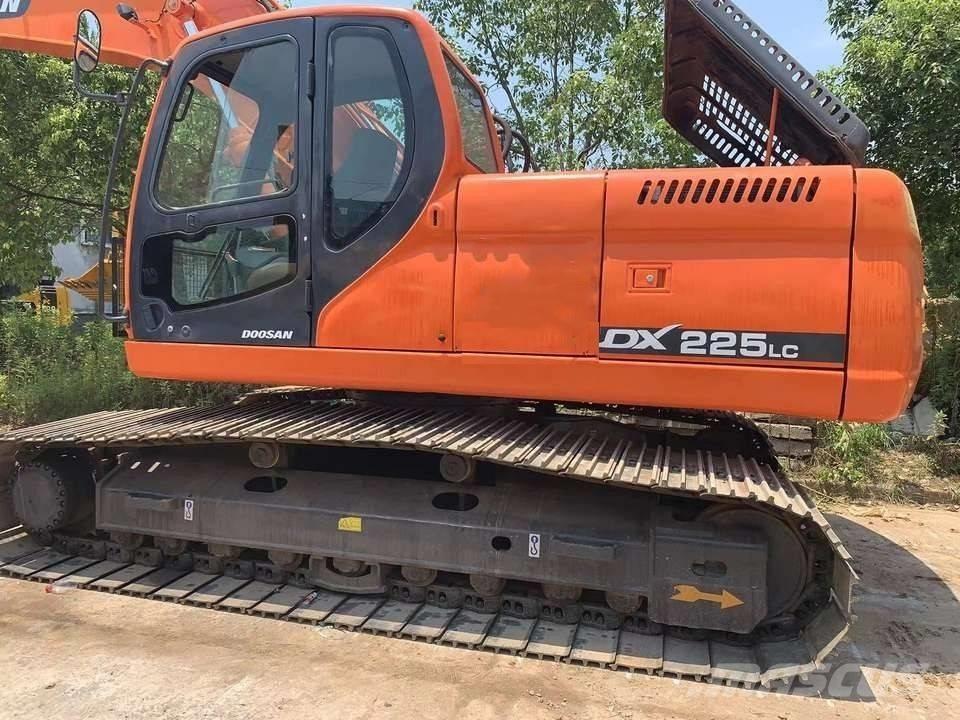 Doosan dx225 Pásové rýpadlá