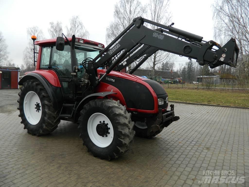Valtra T 140 Traktory