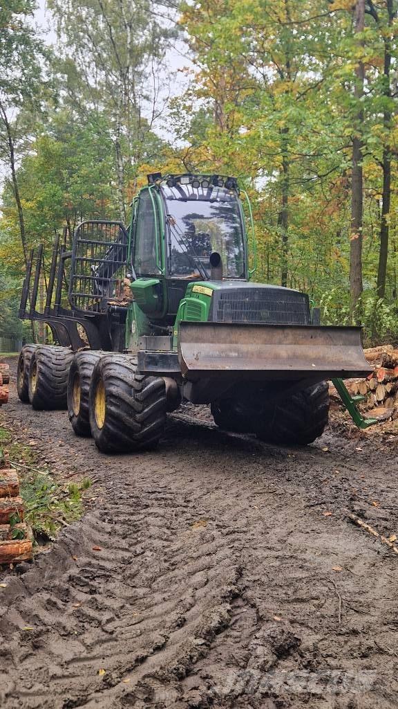 John Deere 1010 E Lesné traktory