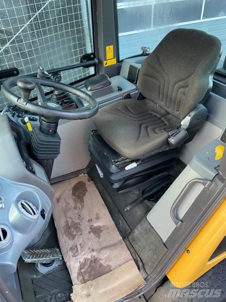 Volvo L28F Mininakladače