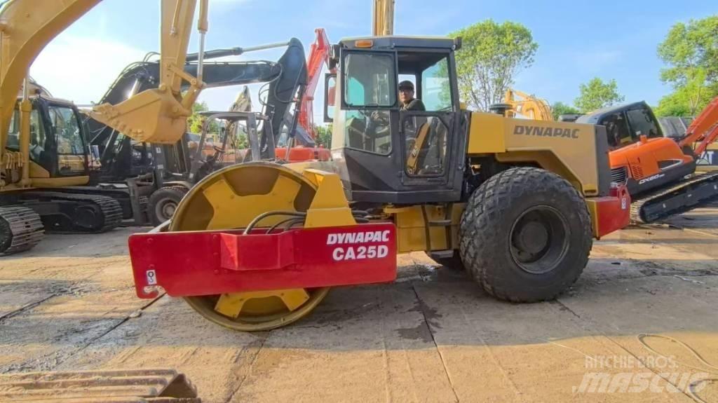 Dynapac CA 25 D Ťahačové valce