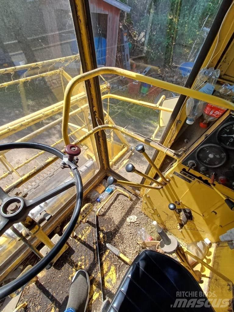 New Holland 8030 Kombinované zberacie stroje