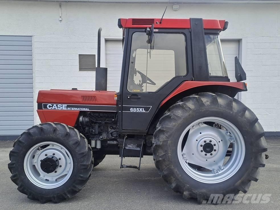 Case IH 685 XL Traktory