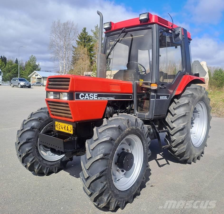 Case IH 685 XL Traktory