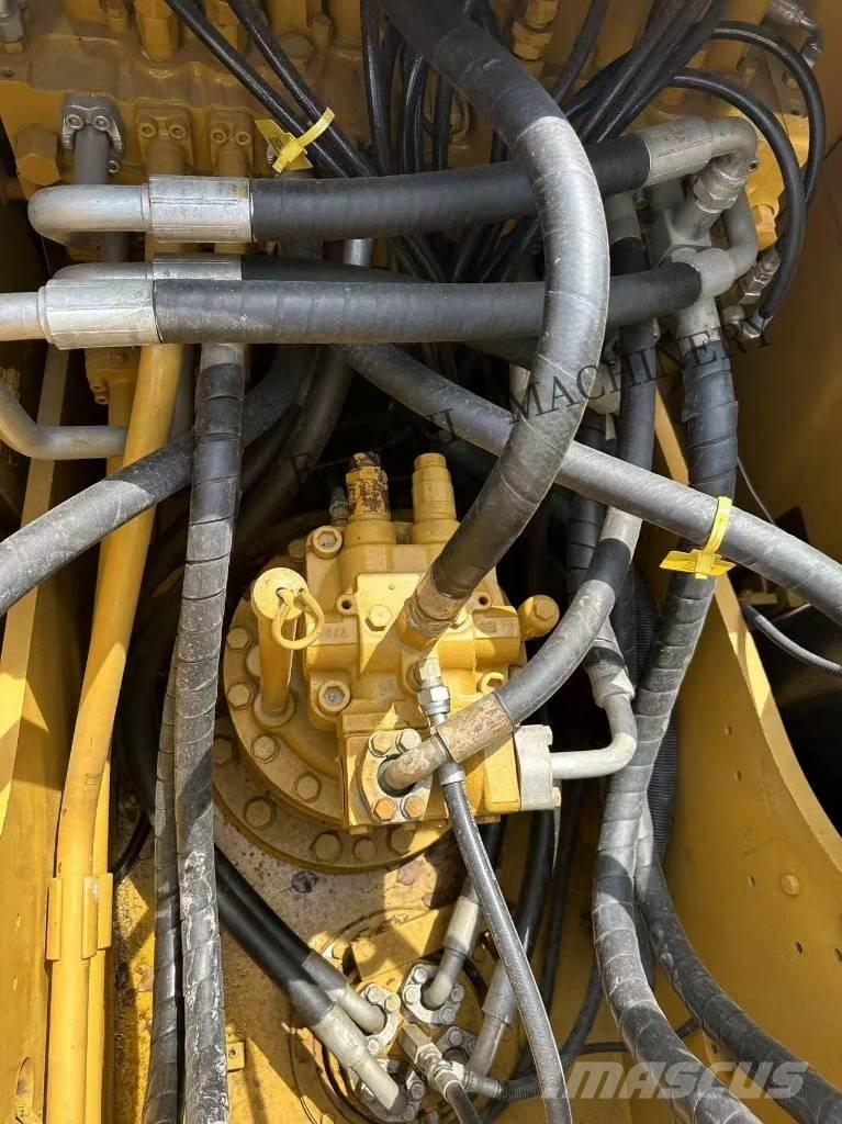 CAT 323 D2 Pásové rýpadlá