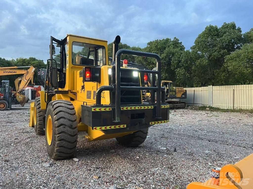 Komatsu WA 320-3 Kolesové nakladače