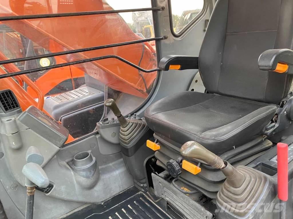 Hitachi ZX 210 Pásové rýpadlá