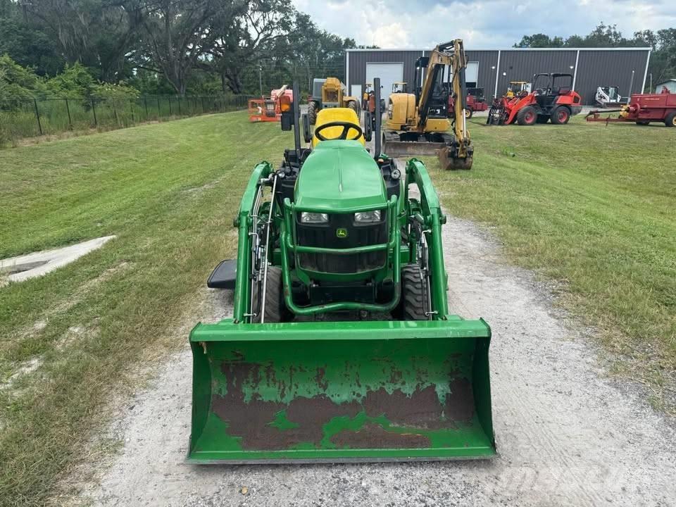 John Deere 1025 R Traktory