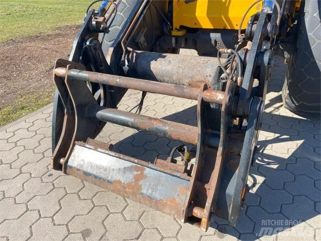 JCB 437 HT Kolesové nakladače