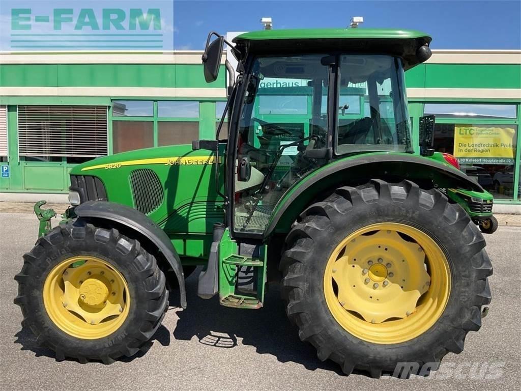 John Deere 5820 Traktory