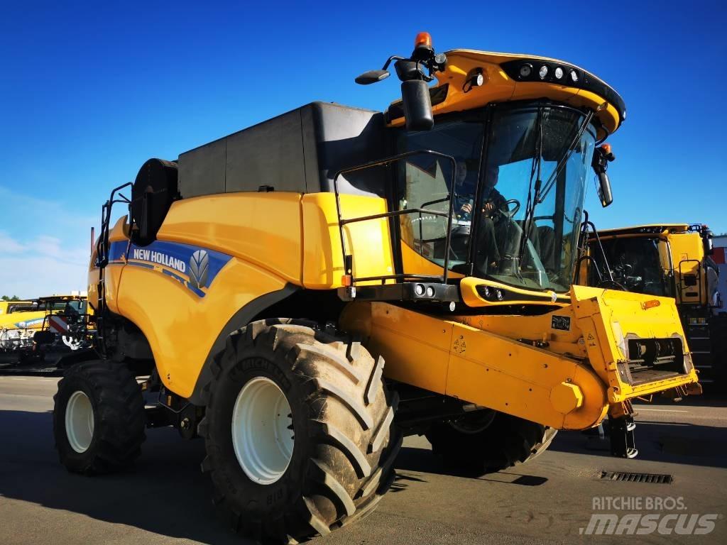 New Holland CX 8.90 Kombinované zberacie stroje