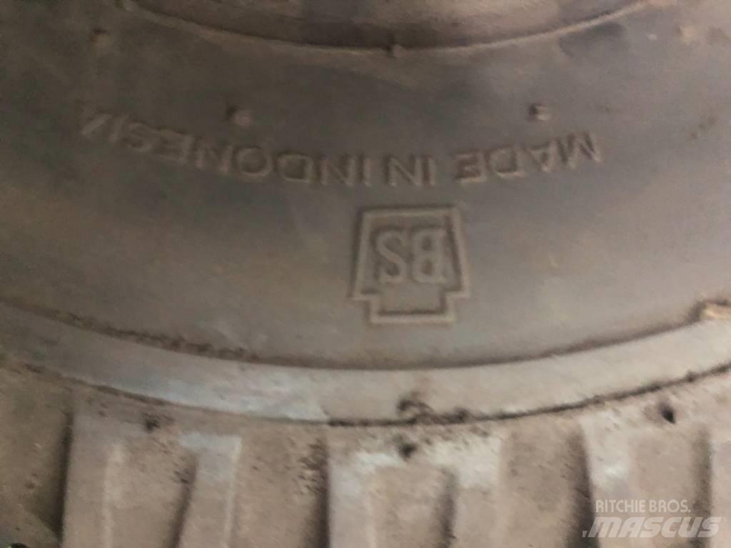 Bridgestone 21x8-9 Pneumatiky, kolesá a ráfiky