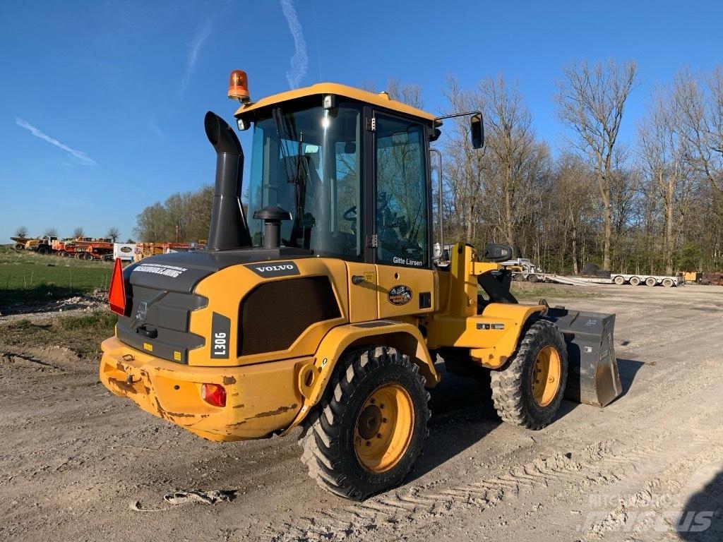 Volvo L 30 G Kolesové nakladače
