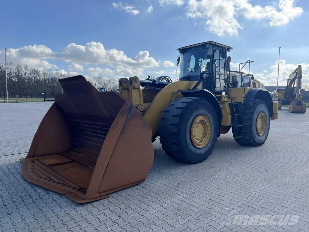 CAT 982M Kolesové nakladače