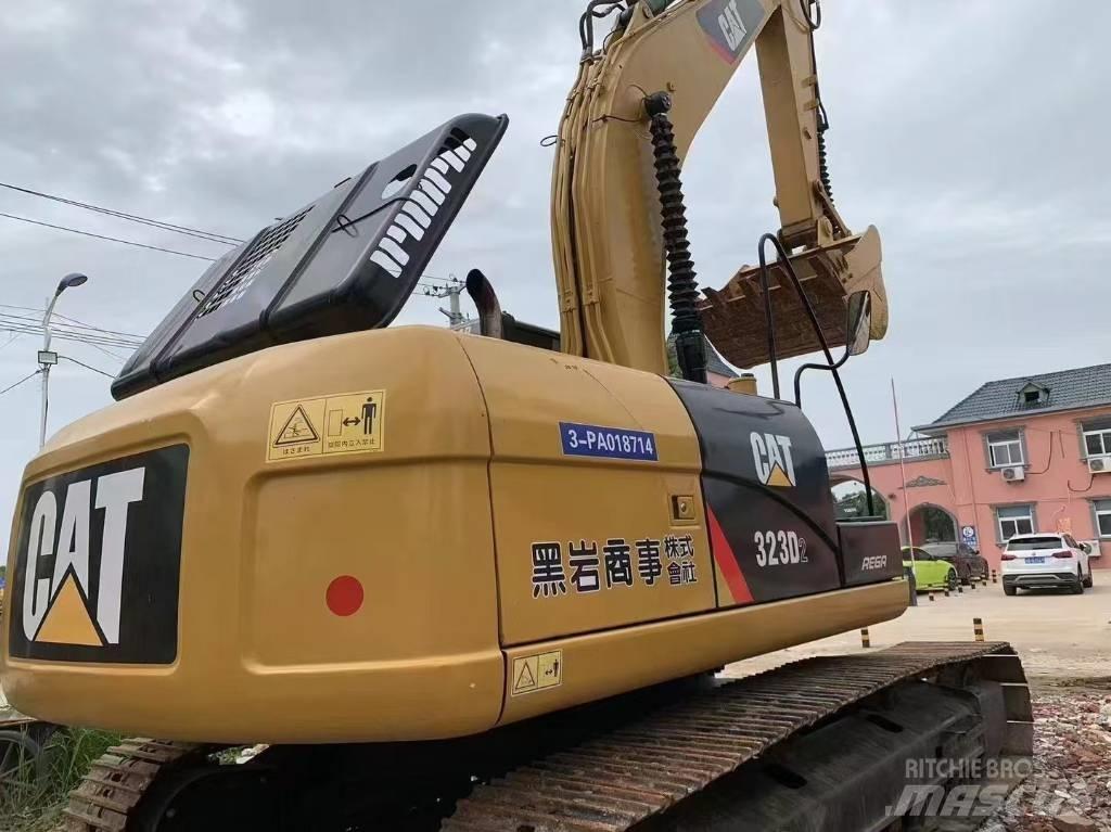 CAT 323 D L Pásové rýpadlá