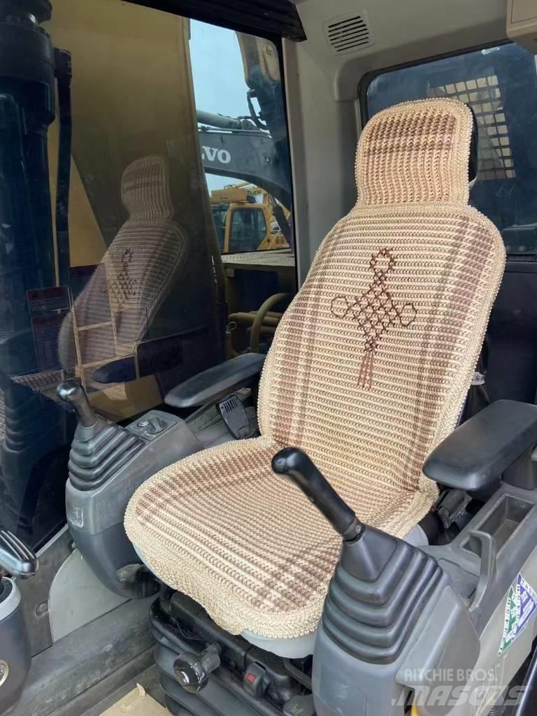 CAT 323 D L Pásové rýpadlá