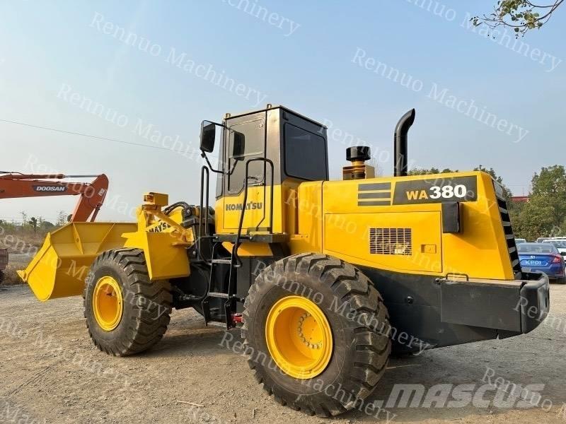 Komatsu WA380 Kolesové nakladače