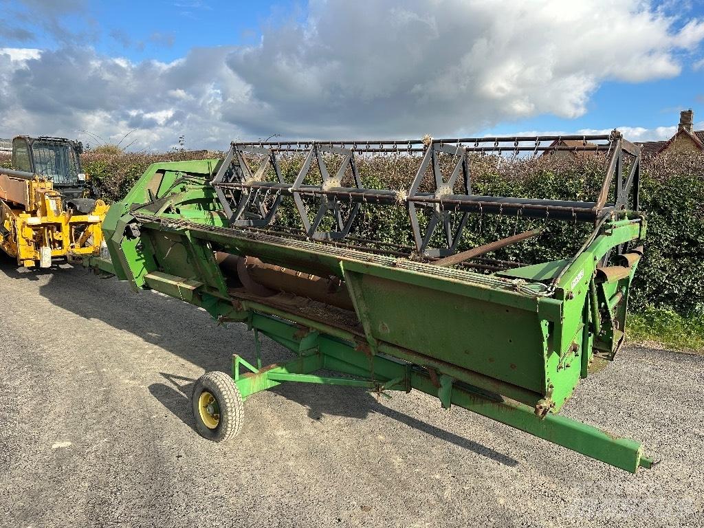 John Deere 1075 Kombinované zberacie stroje