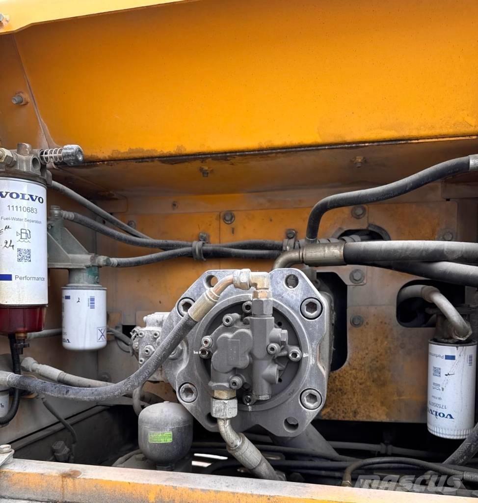 Volvo EC 300 D L Pásové rýpadlá