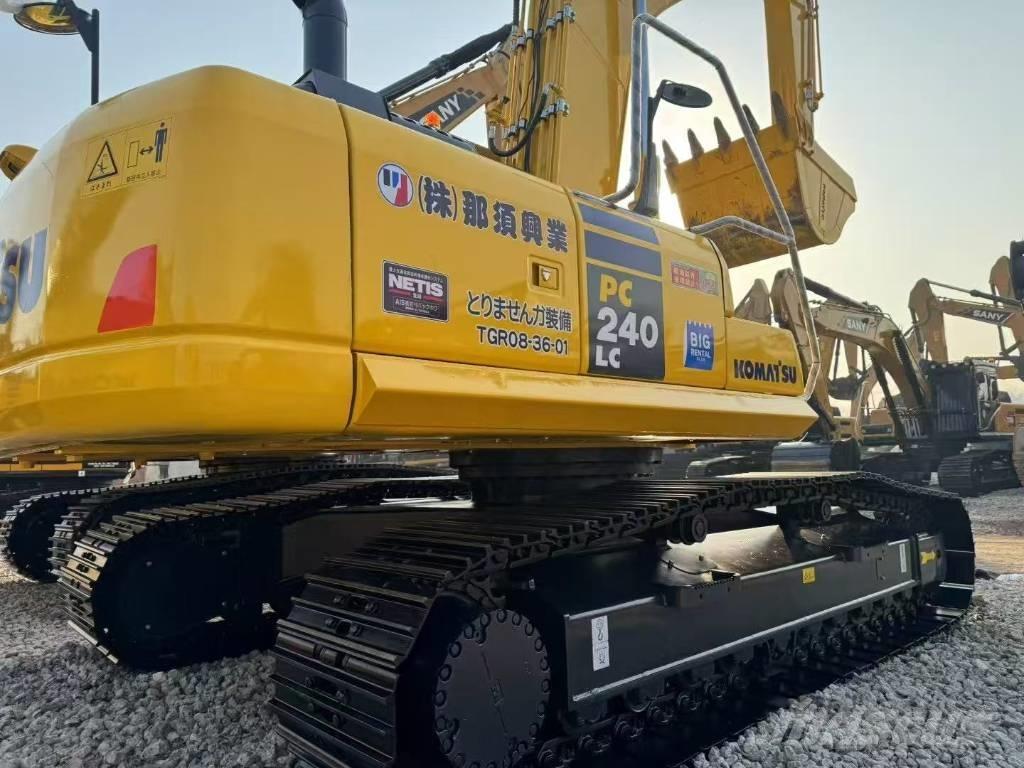 Komatsu 240-8N1 Pásové rýpadlá