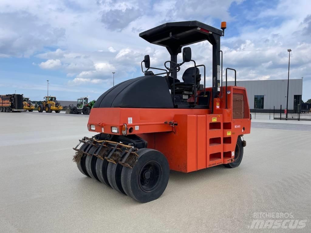 Dynapac CP 142 Pneumatikové valce