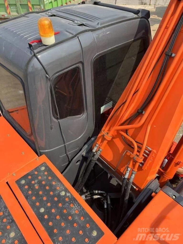 Hitachi ZX 200 Pásové rýpadlá
